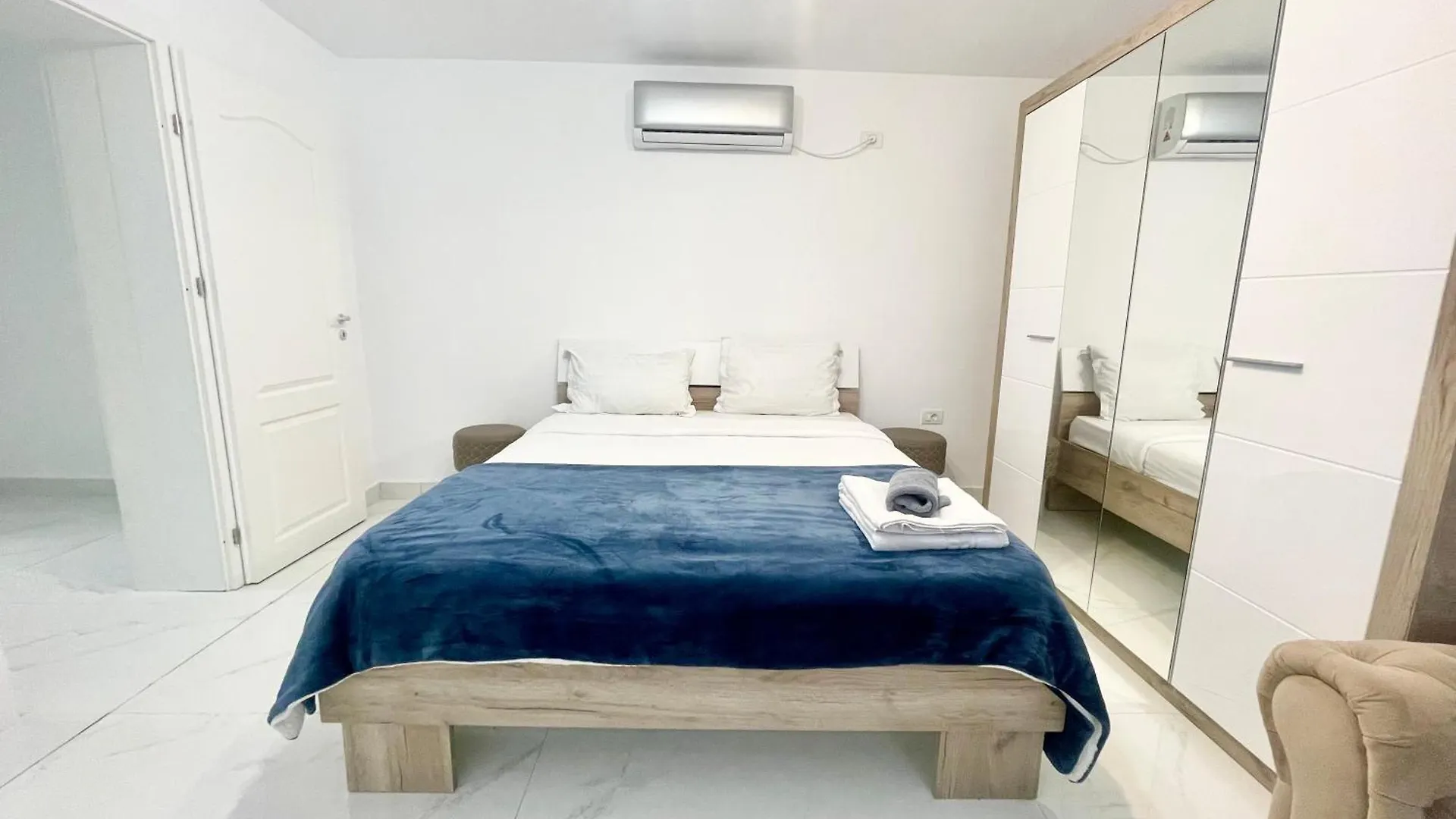 Apartament Old Town Retreat No 8 - - Half Ground Level With Windows - Demisol Bukareszt 0*,  Rumunia