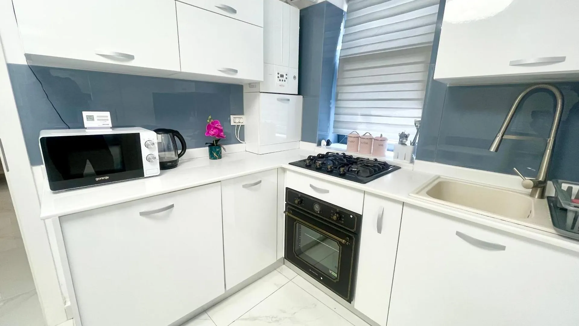 Apartament Old Town Retreat No 8 - - Half Ground Level With Windows - Demisol Bukareszt